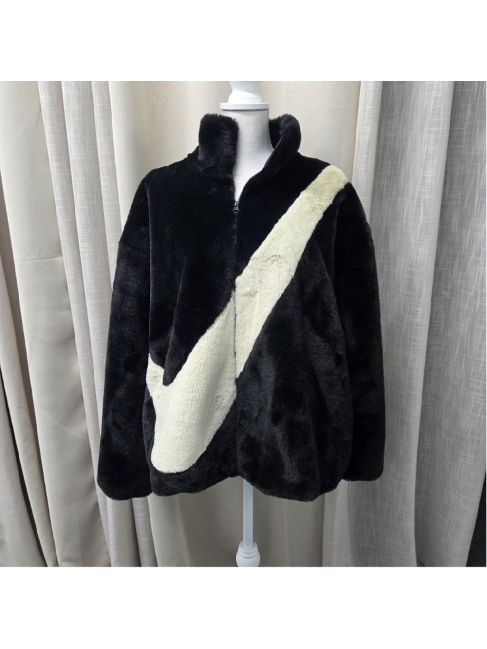 Nike Women's L Faux Fur Swoosh Black Fossil Zip Jacket Coat Hypebae Streetwear